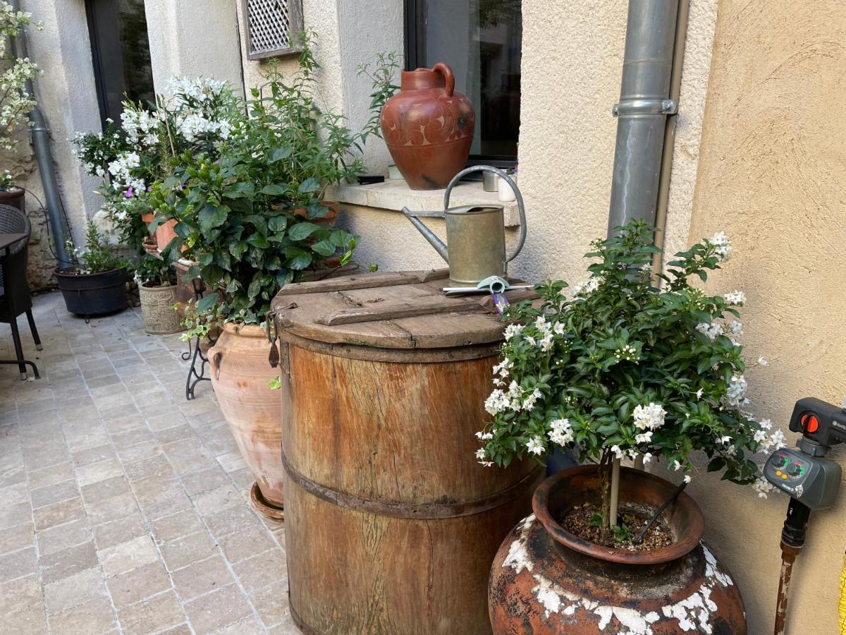 Bed and Breakfast La Cour Carree Рюстрель Экстерьер фото