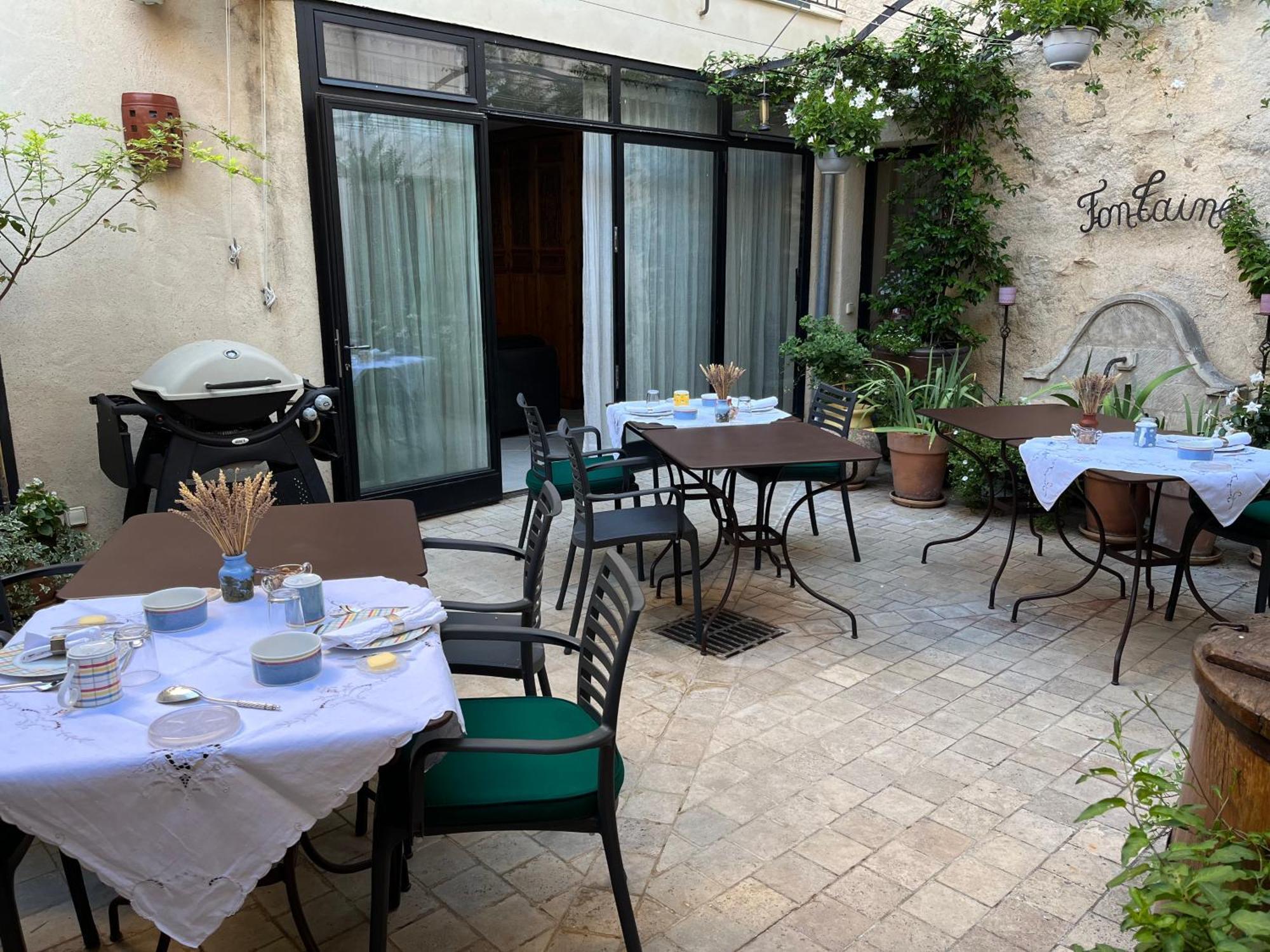 Bed and Breakfast La Cour Carree Рюстрель Экстерьер фото