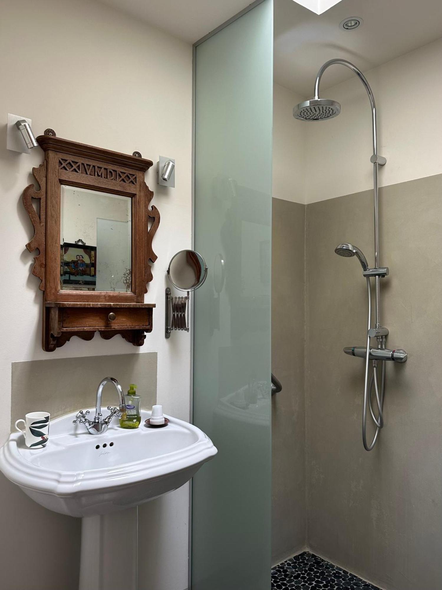 Bed and Breakfast La Cour Carree Рюстрель Экстерьер фото